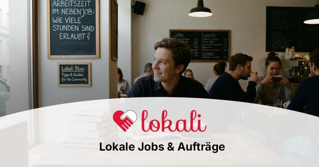 Ein junger Mann in einem Kaffee der für die Uni lernt und sich freut.